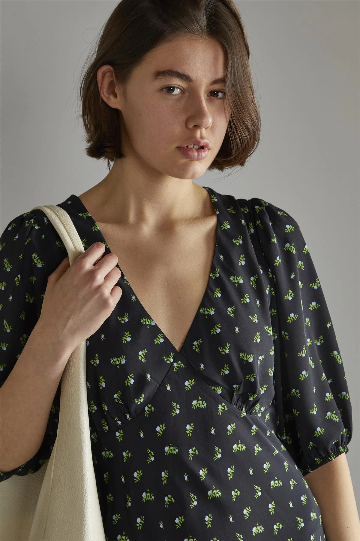 Glamorous Pink Vintage Bud-Floral V-neck Tea Midi-Dress 3 Glamorous Pink Vintage Bud-Floral V-neck Tea Midi-Dress - Image 3