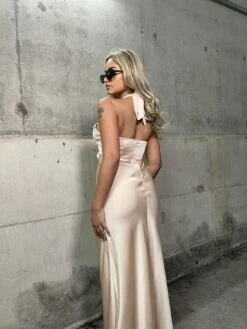 Glamorous Peach-Nude Satin Gathered Cross Front Halterneck Midaxi-Dress 8 Glamorous Peach-Nude Satin Gathered Cross Front Halterneck Midaxi-Dress -Cheap Softly Dressed Store 1e673c76 9c05 48ab ab71 29322096ed5f