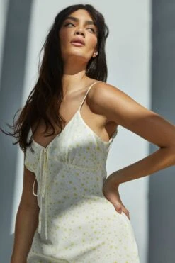 Glamorous Pale Daisy V-Neck Tie Front Midi Dress 6 Glamorous Pale Daisy V-Neck Tie Front Midi Dress -Cheap Softly Dressed Store 57b2b6052778013f44ce45ca08e40f16