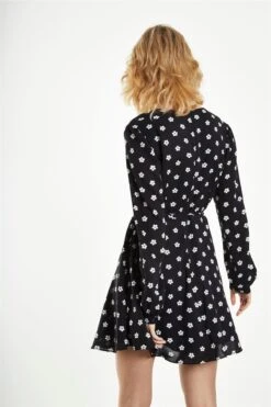 Glamorous Black-White Daisy Long Sleeve Mini-Dress 12 Glamorous Black-White Daisy Long Sleeve Mini-Dress -Cheap Softly Dressed Store 6e974618 c063 48c7 ba96 086d1919fa89