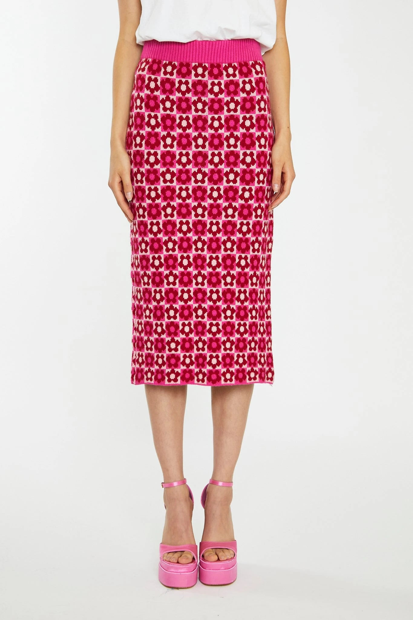 Glamorous Red-Pink Flower Check Intarsia Knit Midi-Skirt 3 Glamorous Red-Pink Flower Check Intarsia Knit Midi-Skirt - Image 3