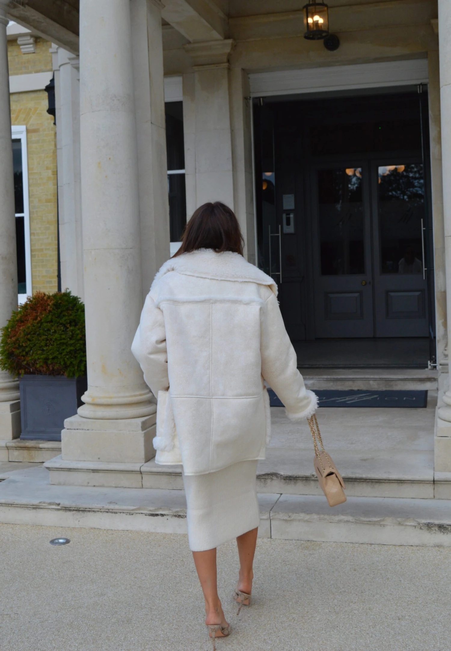 Glamorous Cream Shearling Oversized-Collar Jacket 5 Glamorous Cream Shearling Oversized-Collar Jacket - Image 5