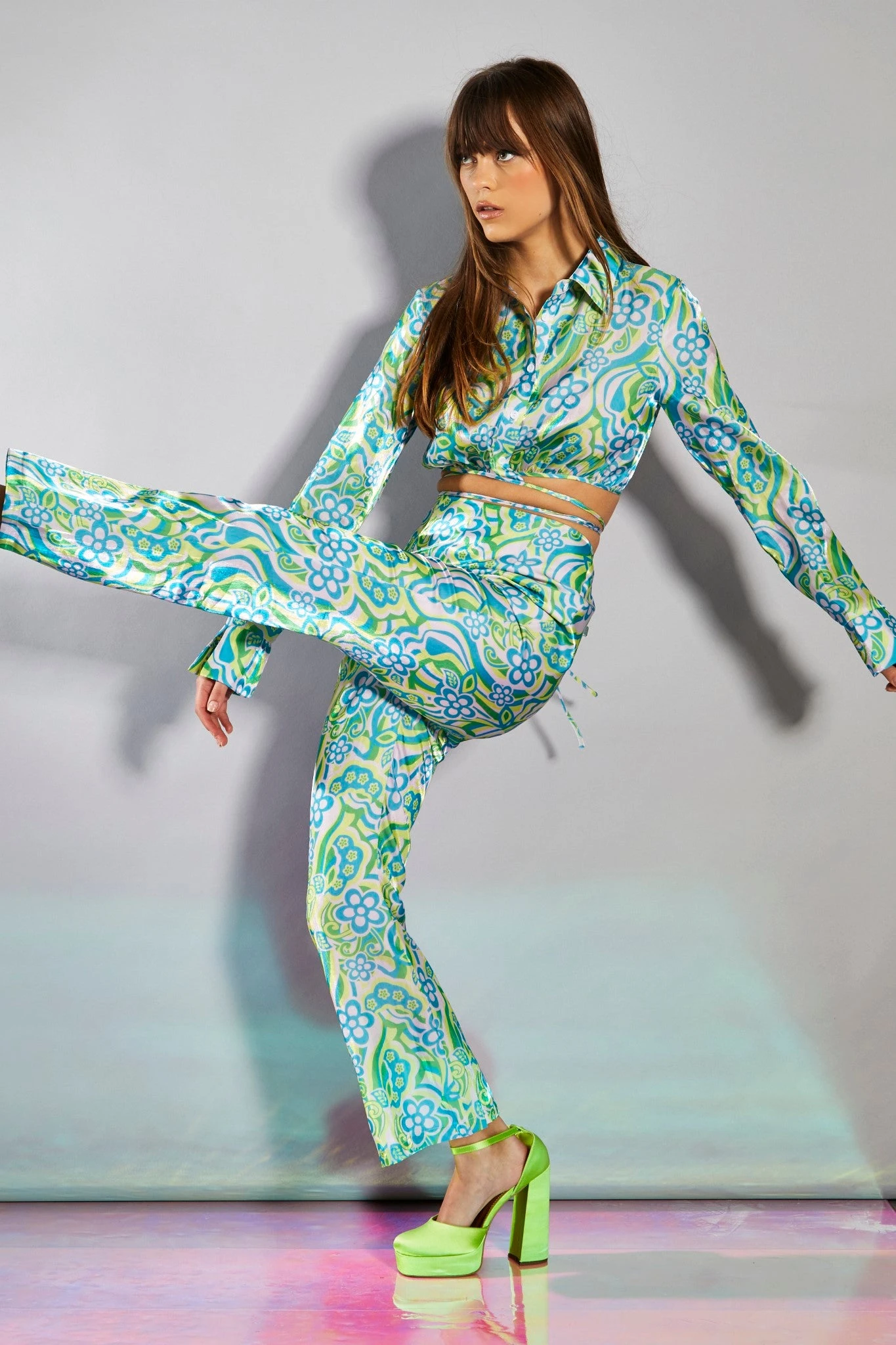 Glamorous Collection Metallic Swirl Floral Crop Flared Trousers 4 Glamorous Collection Metallic Swirl Floral Crop Flared Trousers - Image 4