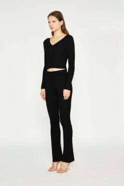 Glamorous Black Knitted V-Neck Crop-Top -Cheap Softly Dressed Store TM0329A BK 03