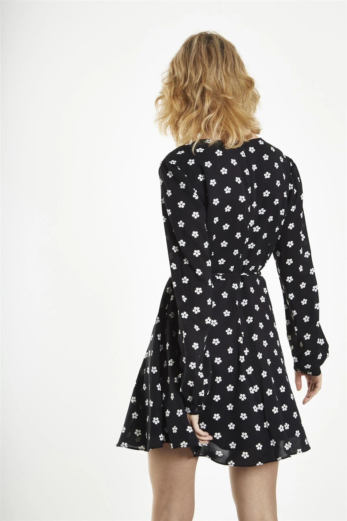 Glamorous Black-White Daisy Long Sleeve Mini-Dress 2 Glamorous Black-White Daisy Long Sleeve Mini-Dress - Image 2