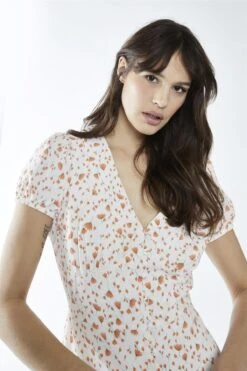 Glamorous Coral Tulip-Ditsy V-Neck Mini-Dress 7 Glamorous Coral Tulip-Ditsy V-Neck Mini-Dress -Cheap Softly Dressed Store ead7963b f8b1 46ce 8f1d 1e9bd5903814