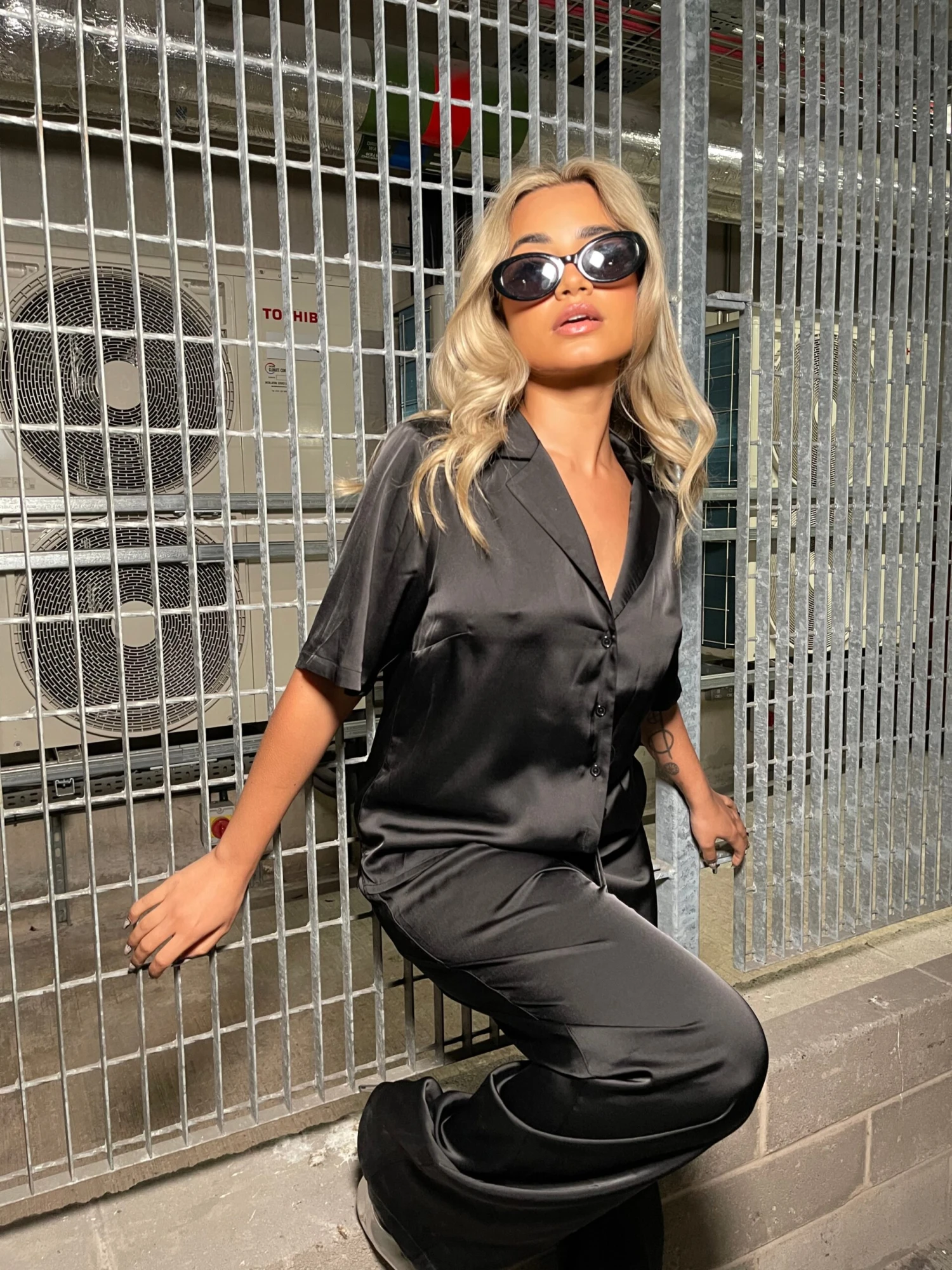 Glamorous Black-Satin Resort Long-Shirt 3 Glamorous Black-Satin Resort Long-Shirt - Image 3